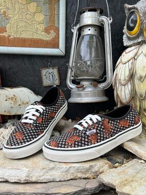 Rare Limited Authentic Vans Tiger Floral Shoes.